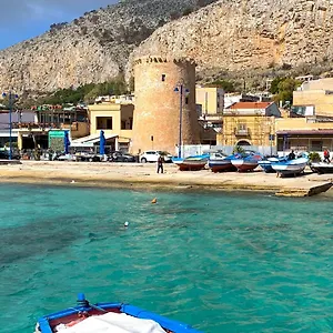 villa-amalia-mondello.sicilyhotelsitaly.net/